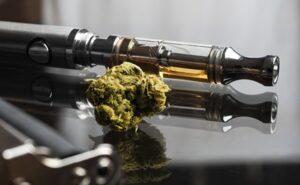 květ konopí a vaporizér